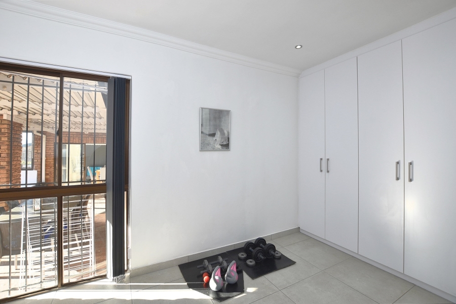 3 Bedroom Property for Sale in Everglen Western Cape